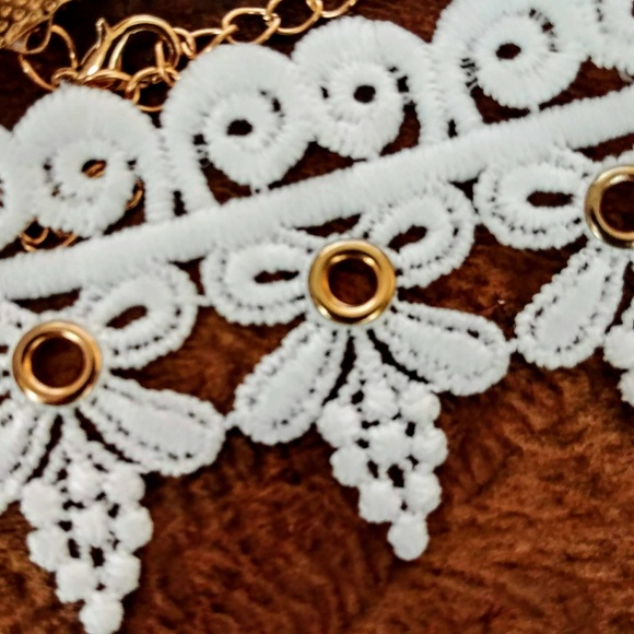 Victorian Lace Choker - Picture 7 of 8